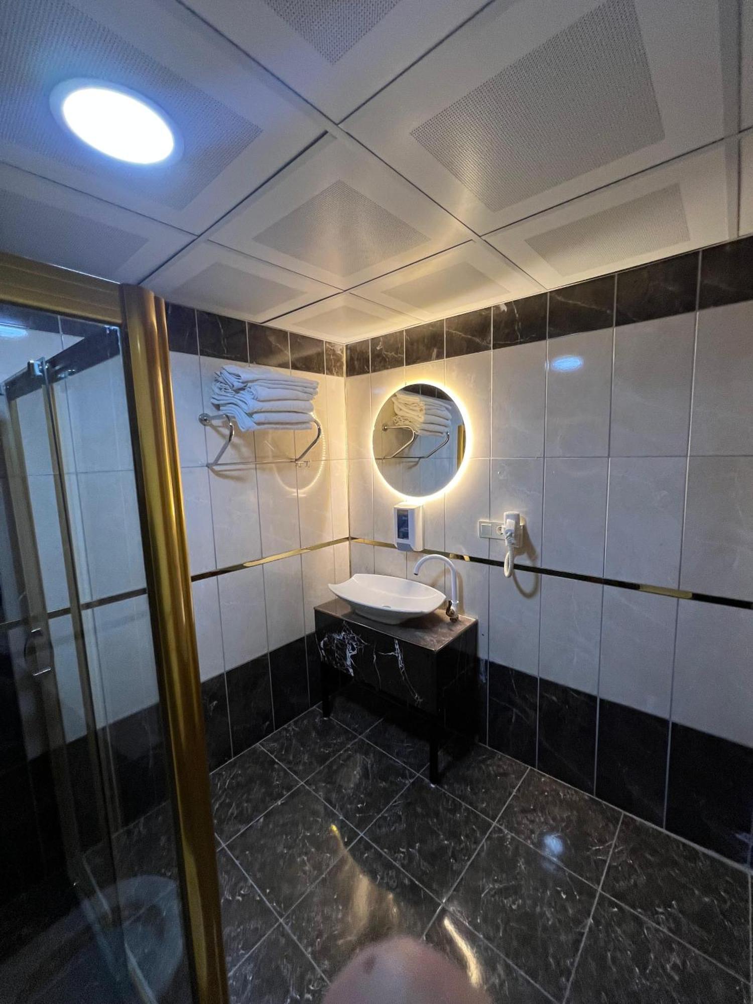 ואן Indiana Hotel מראה חיצוני תמונה