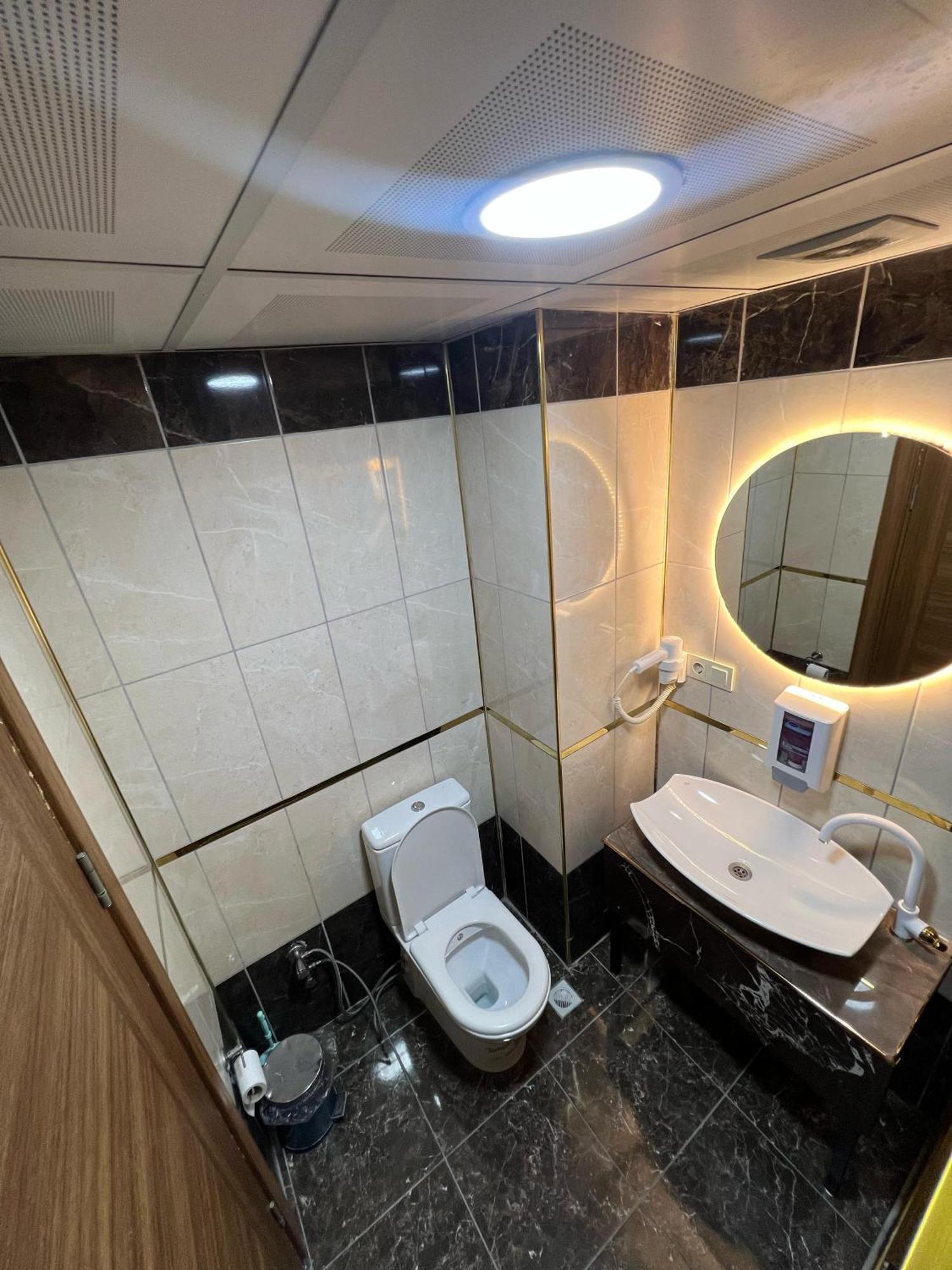 ואן Indiana Hotel מראה חיצוני תמונה